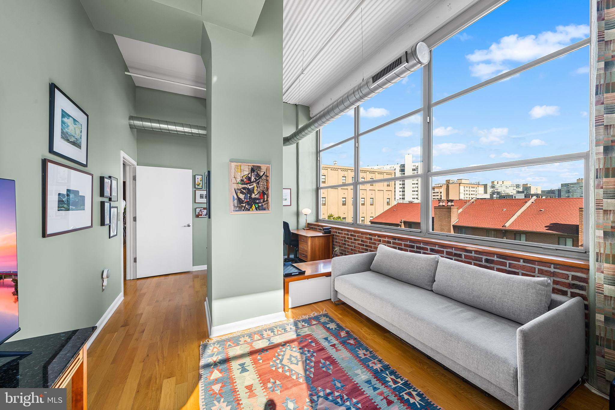 LOGAN SQUARE - Residential