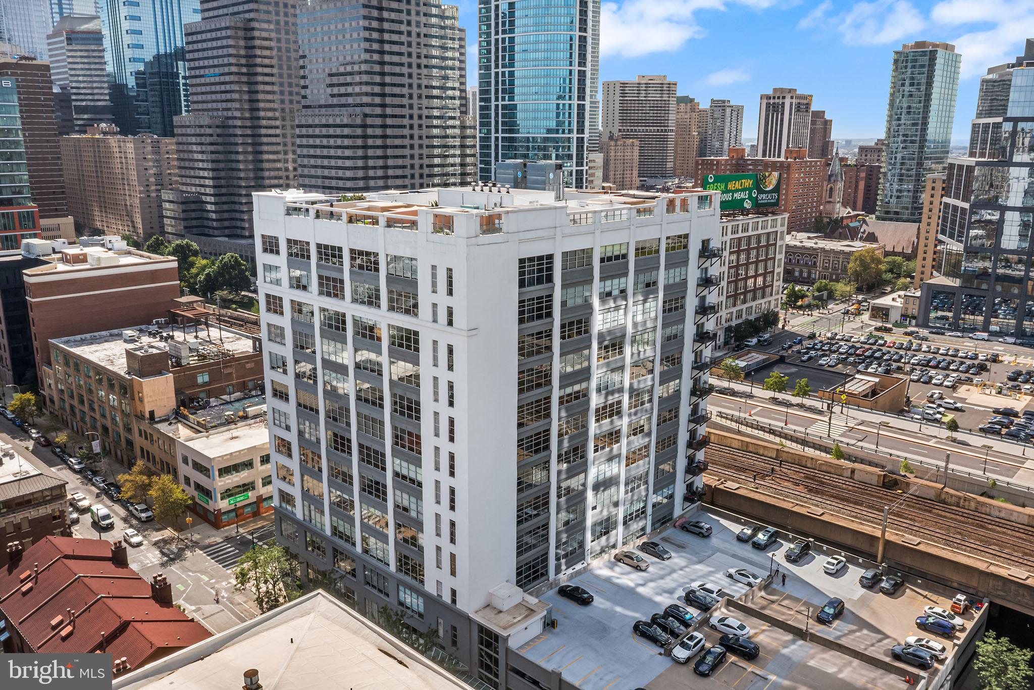 LOGAN SQUARE - Residential