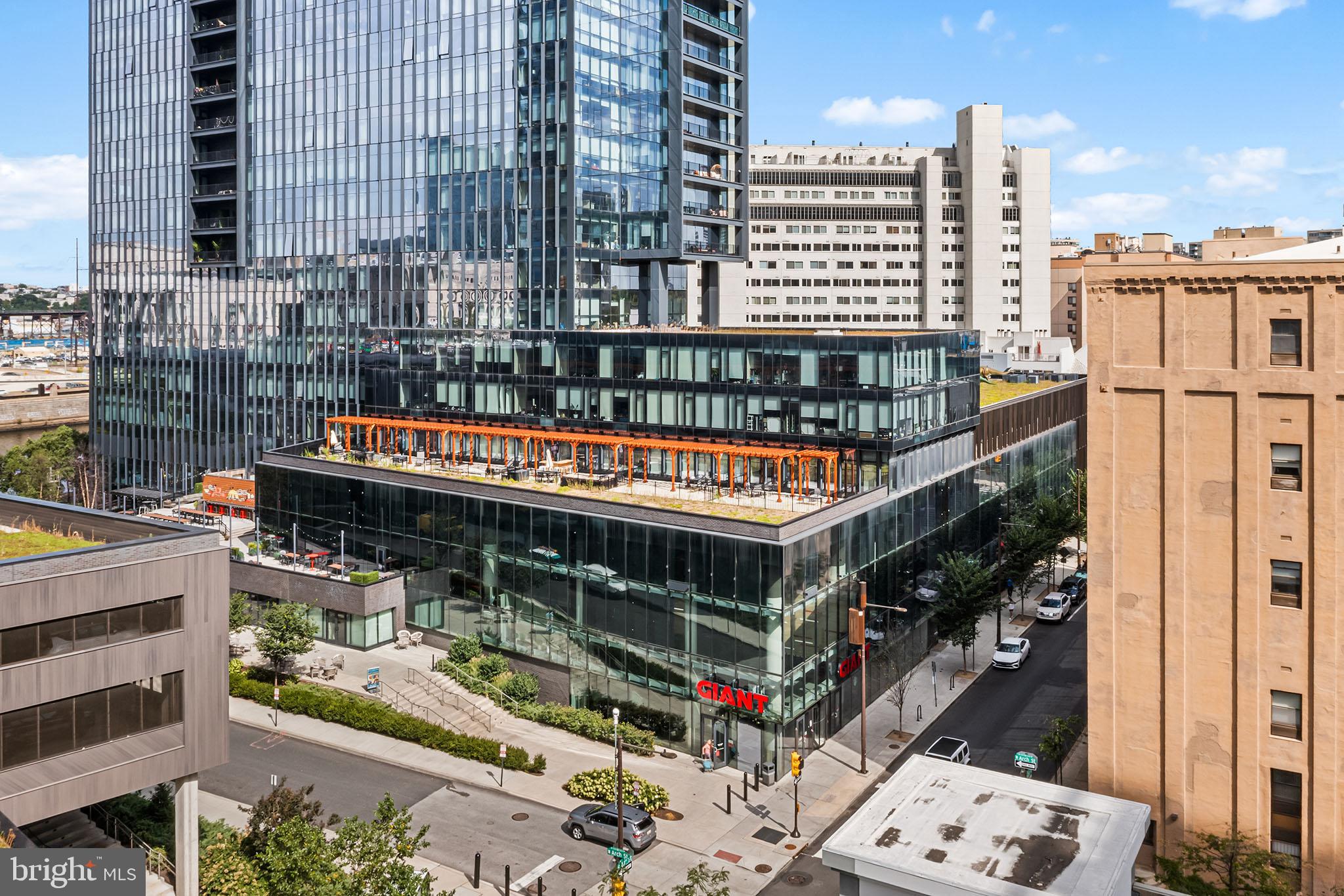 LOGAN SQUARE - Residential