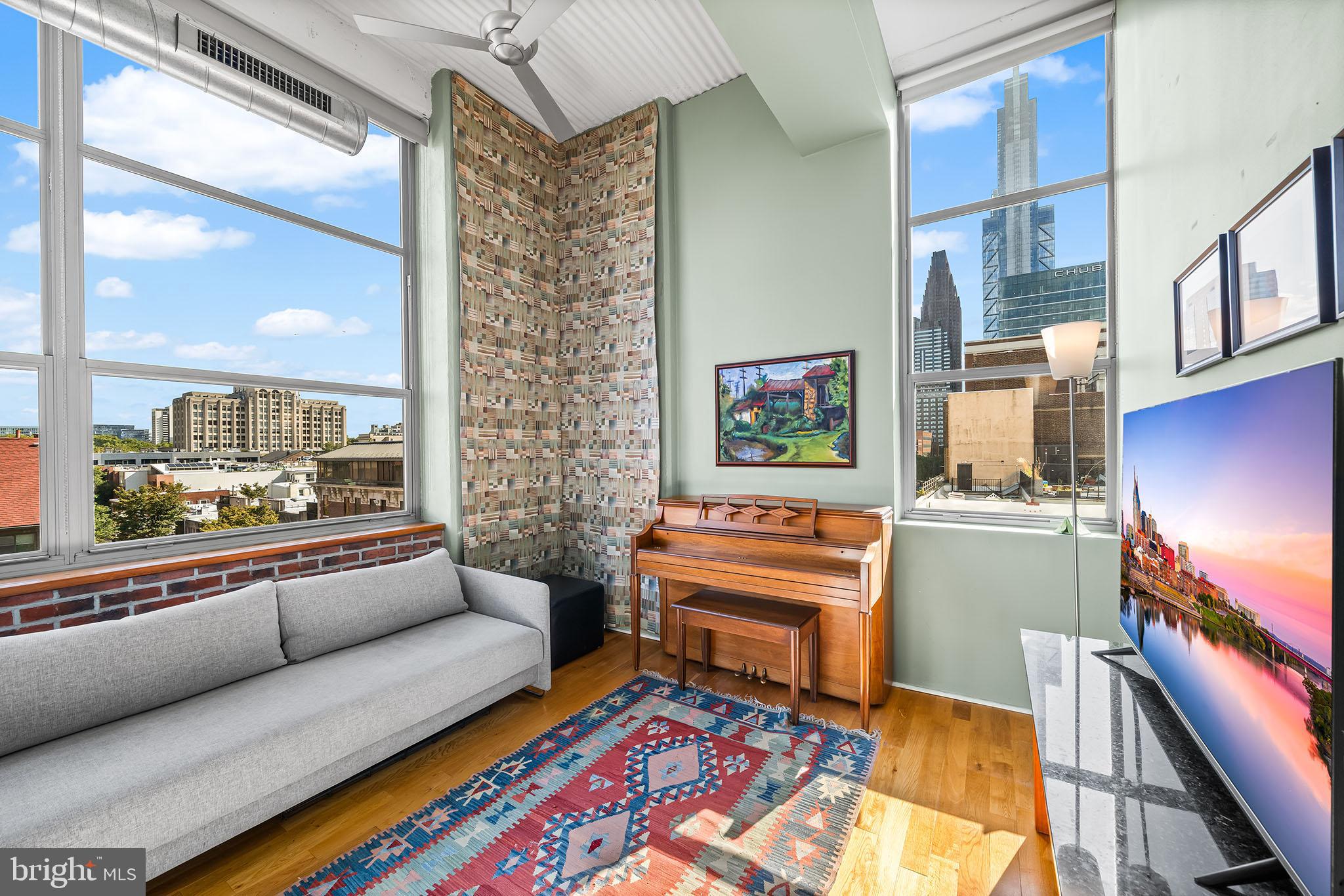 LOGAN SQUARE - Residential