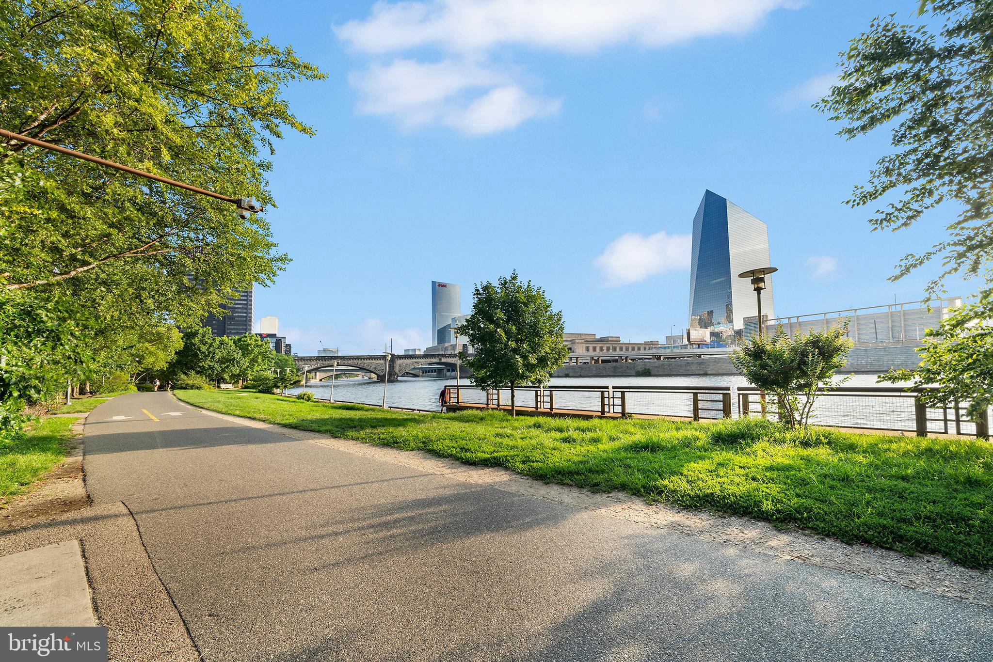 LOGAN SQUARE - Residential
