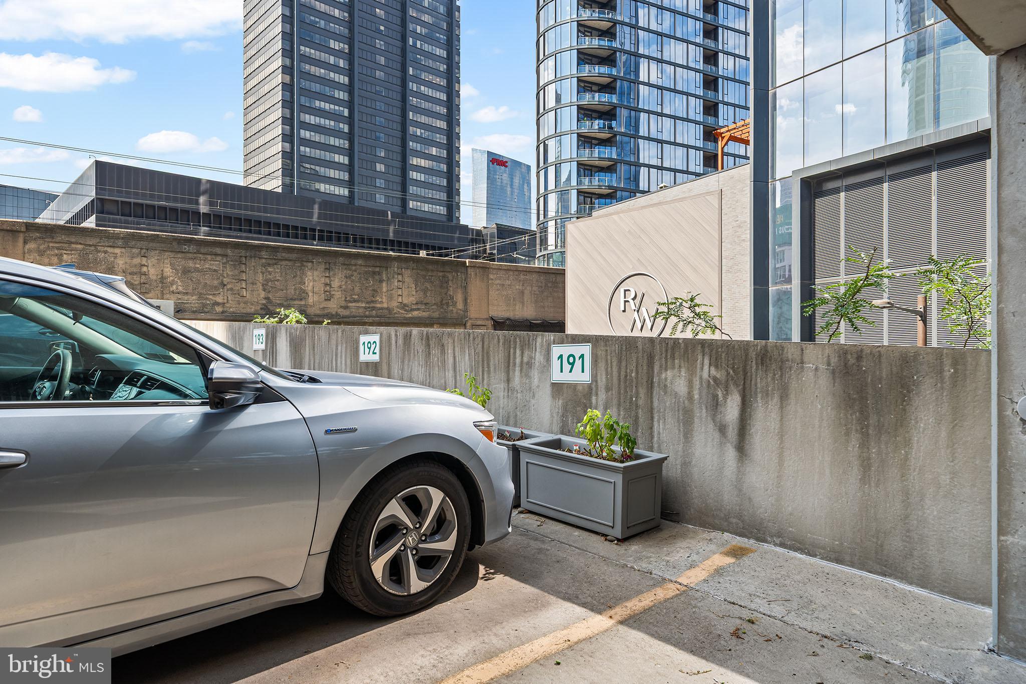 LOGAN SQUARE - Residential