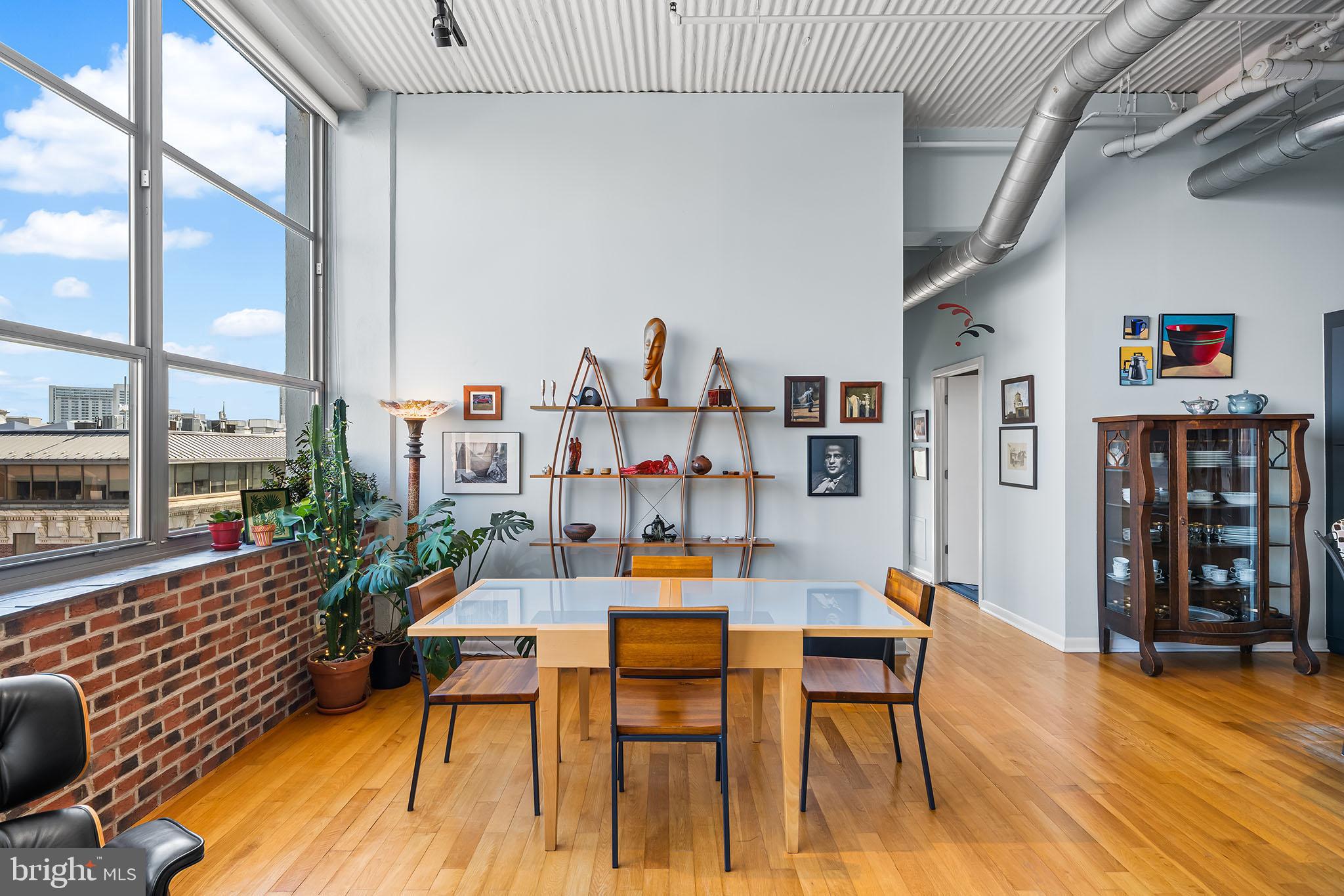 LOGAN SQUARE - Residential