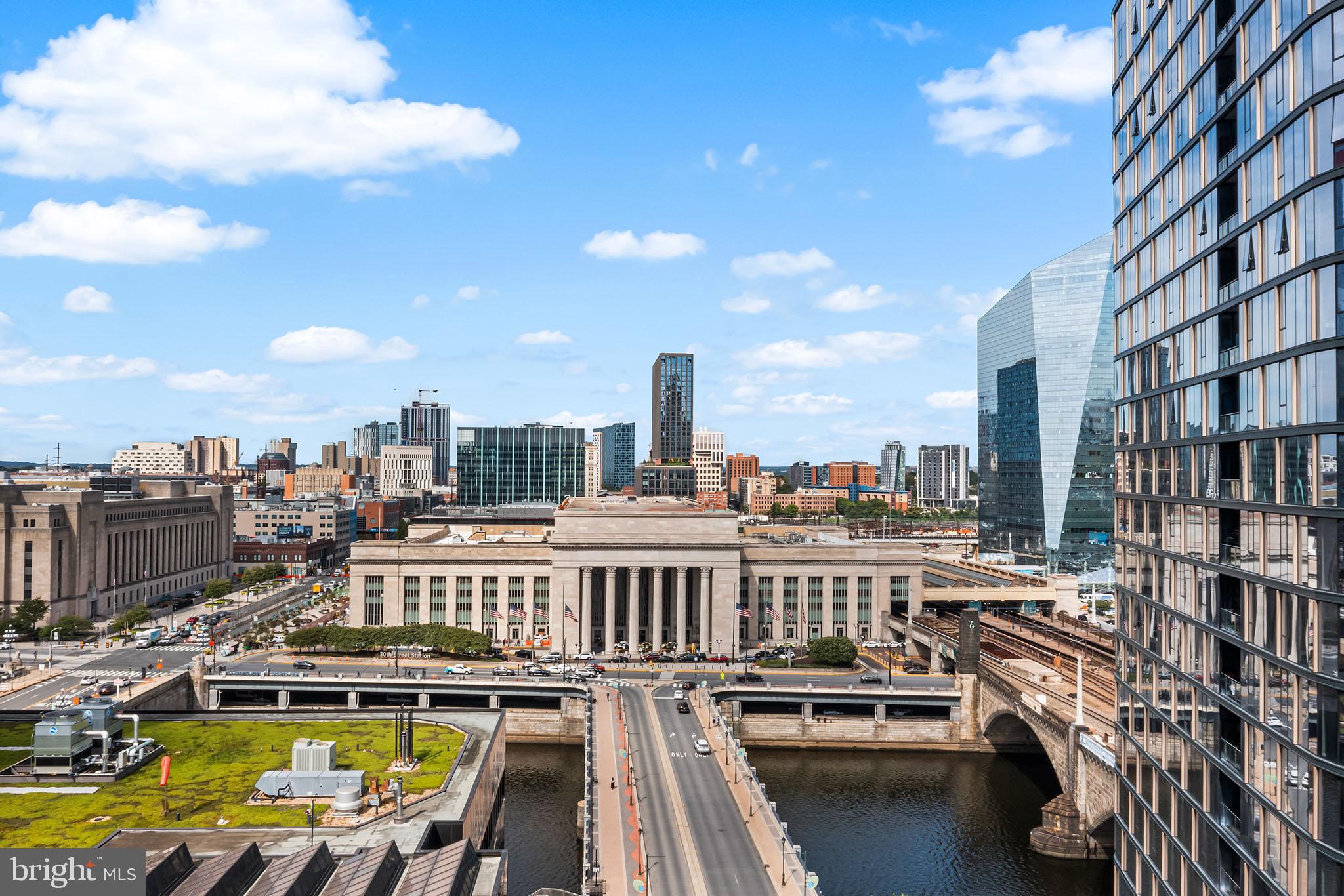 LOGAN SQUARE - Residential