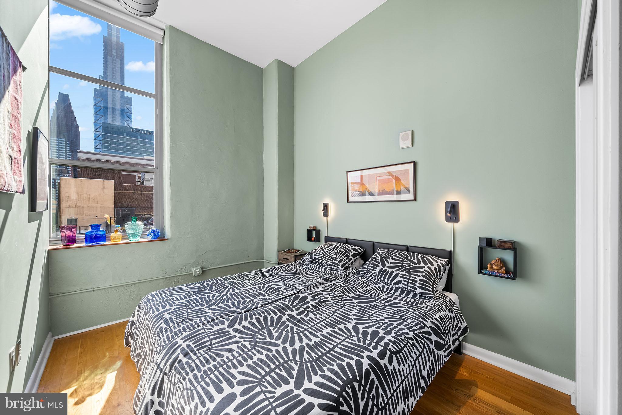 LOGAN SQUARE - Residential