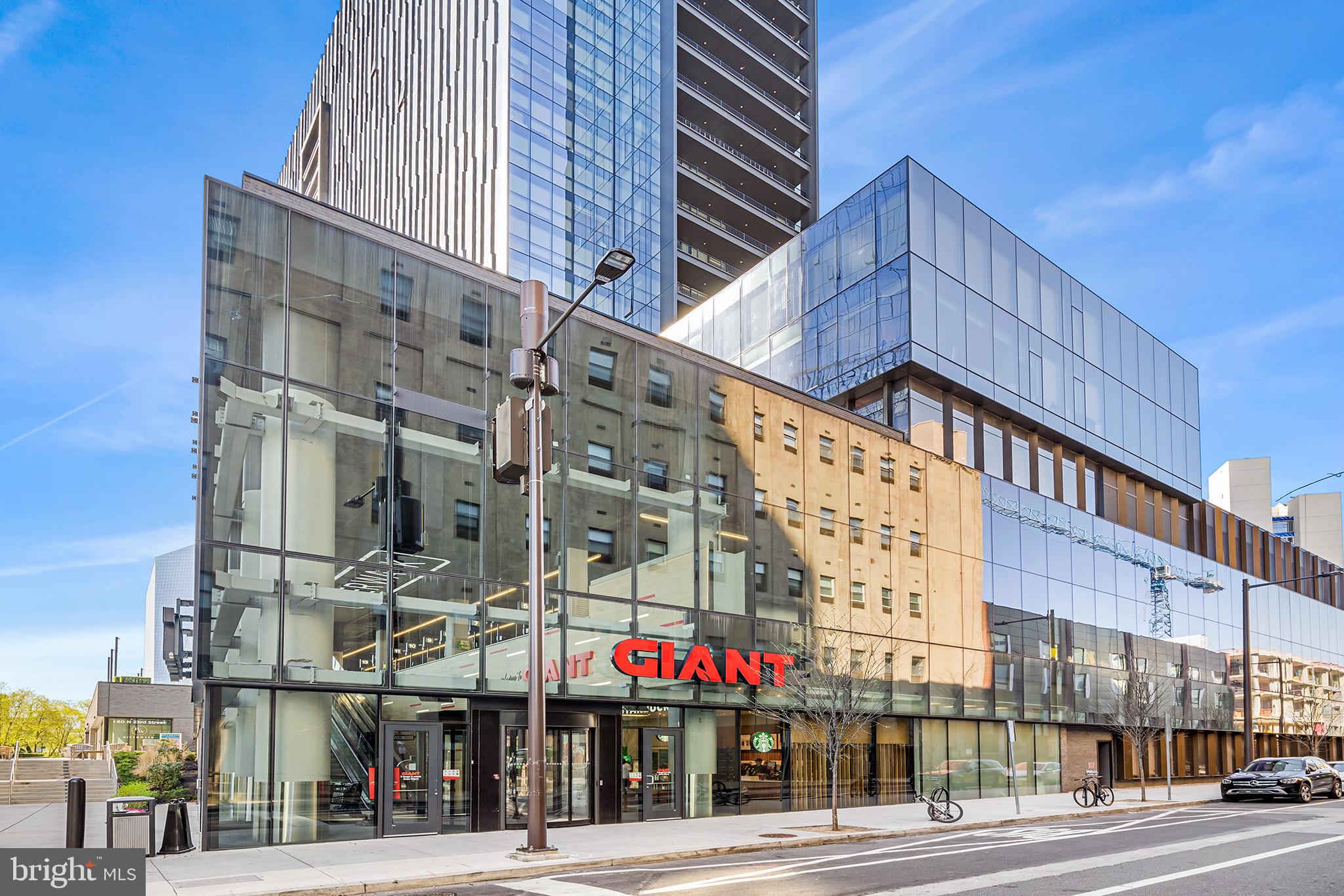 LOGAN SQUARE - Residential