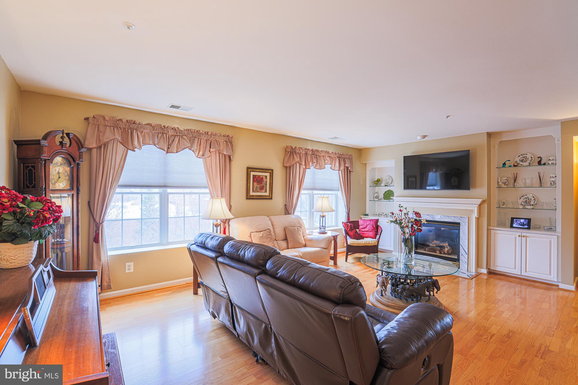 STRAFFAN CONDOS - Residential