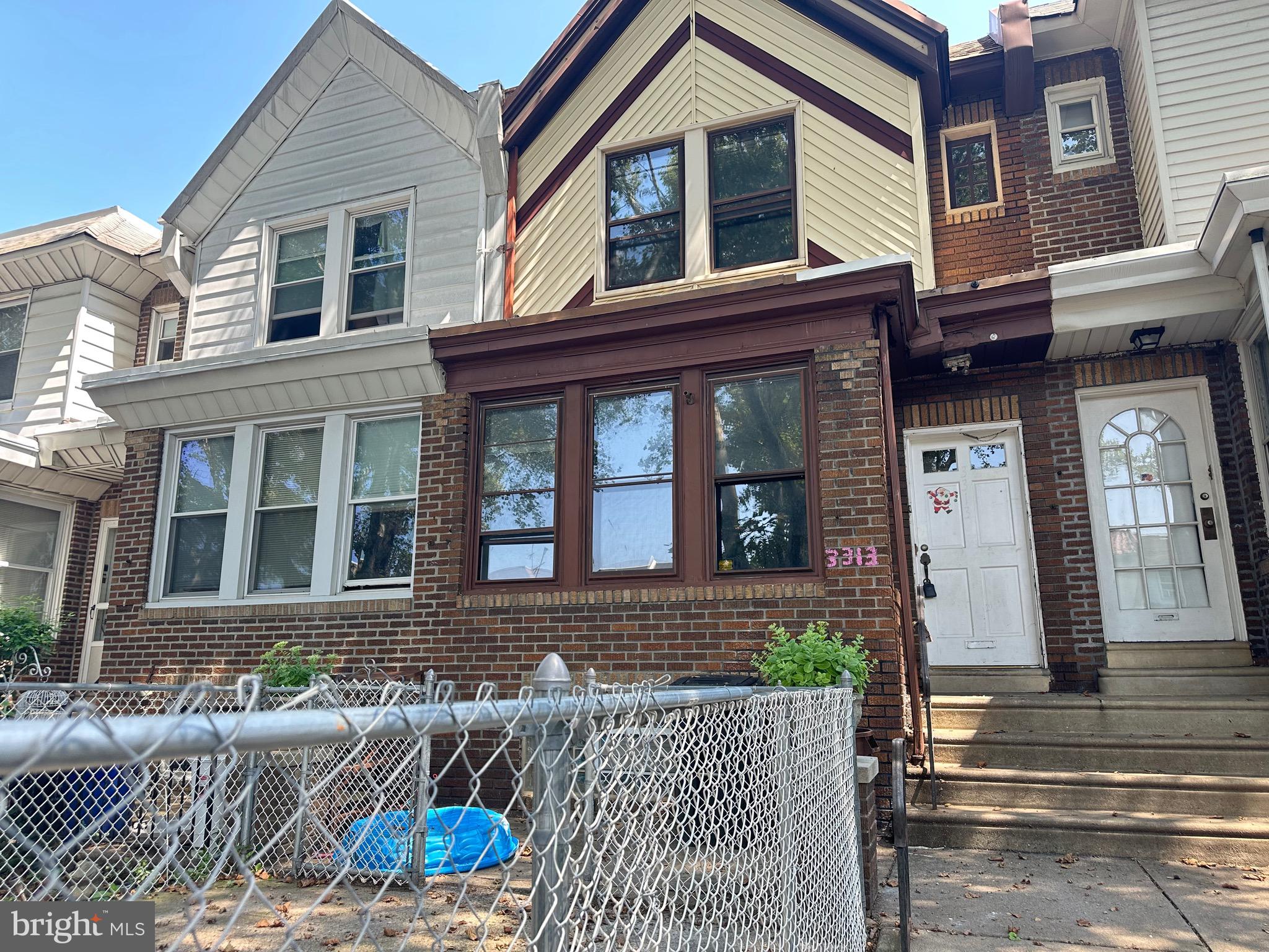 Two story row home in Mayfair, the house featuring 3 nice size bedrooms and 2 baths, freshly painted throughout, nice chef's kitchen is perfect for home cooks. It features a large center island, and ready for immediate move-in. Finished basement. Close to supermarket, schools, and public transportation.