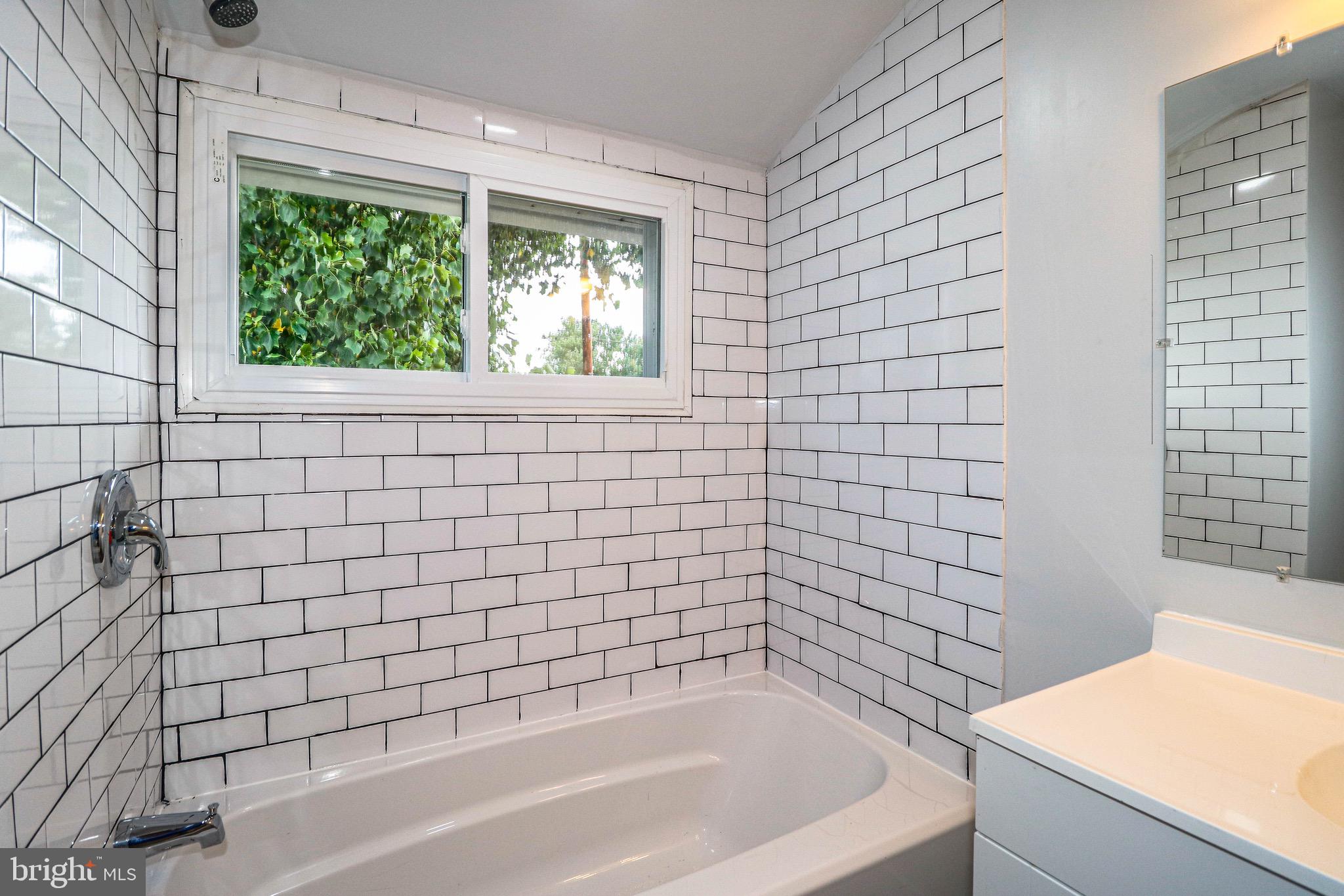 INDIAN CREEK - Residential Lease