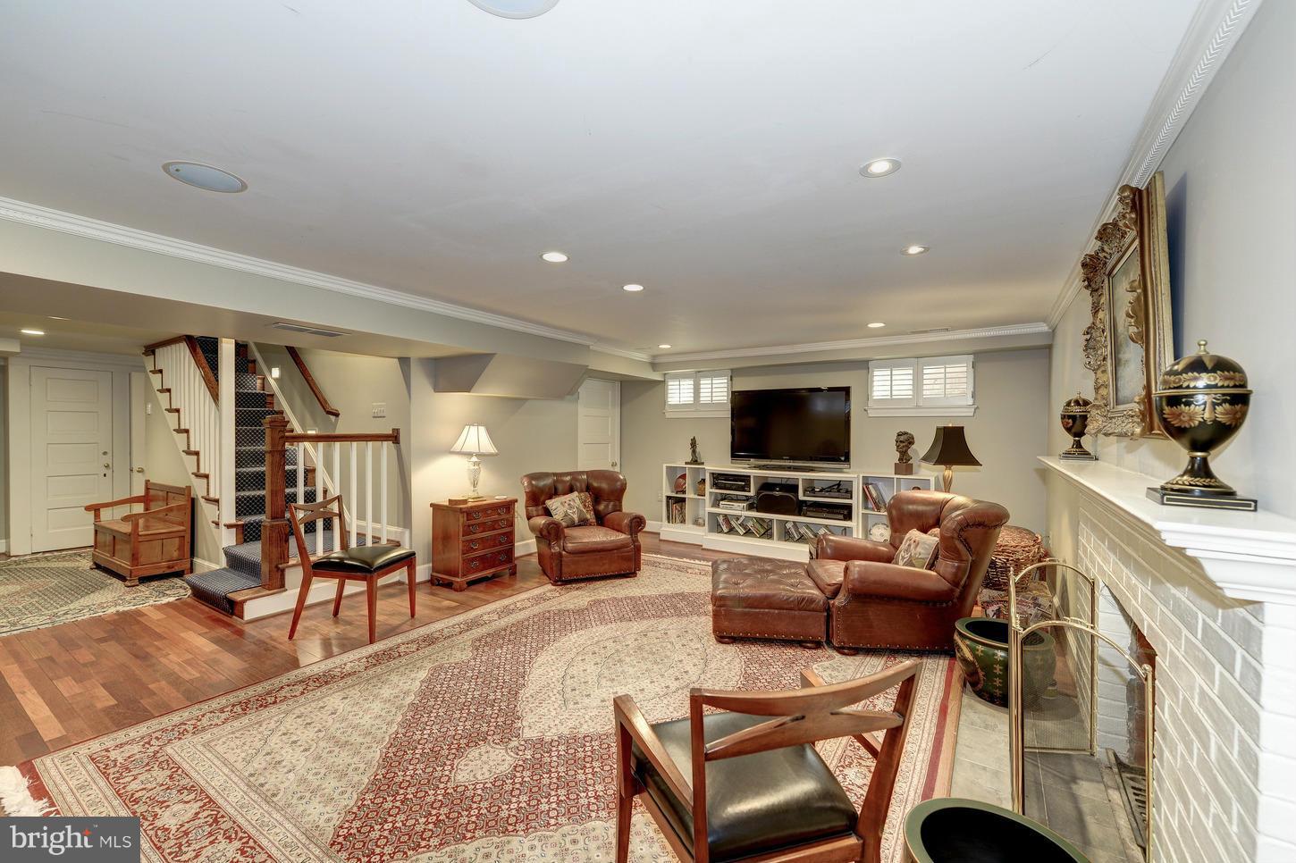 SPRING VALLEY - Residential