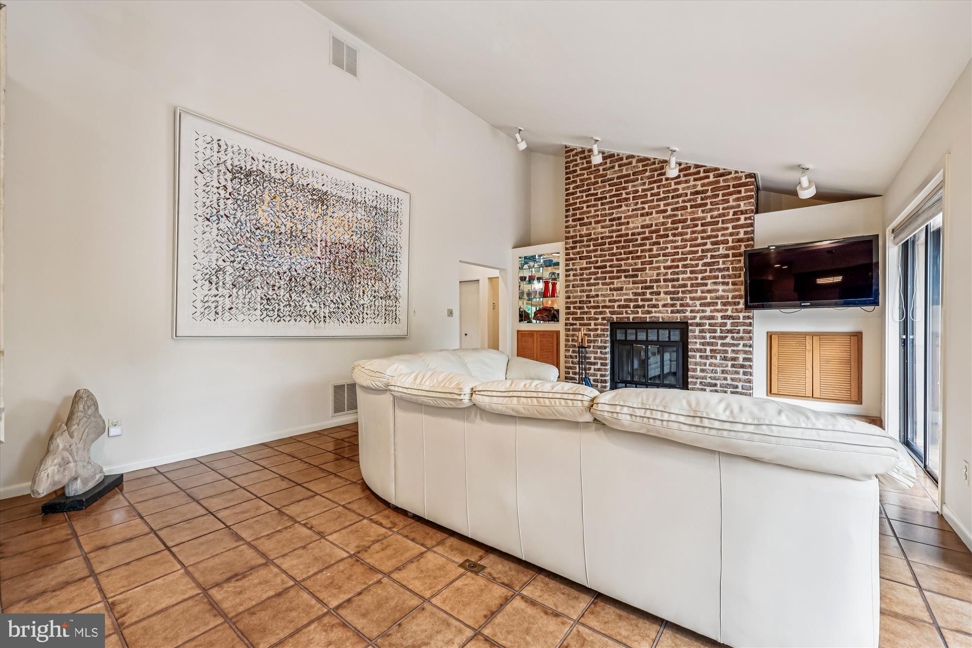 GLEN HILLS - Residential