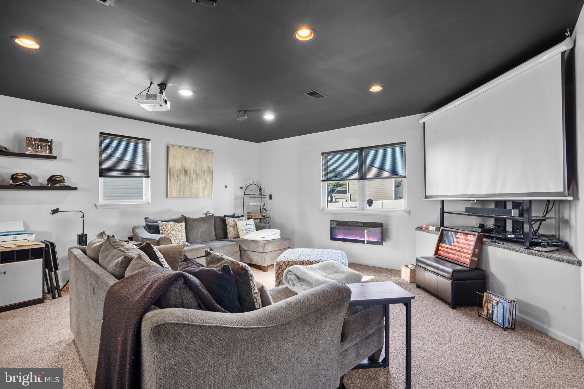 WOODRIDGE EAST - Residential