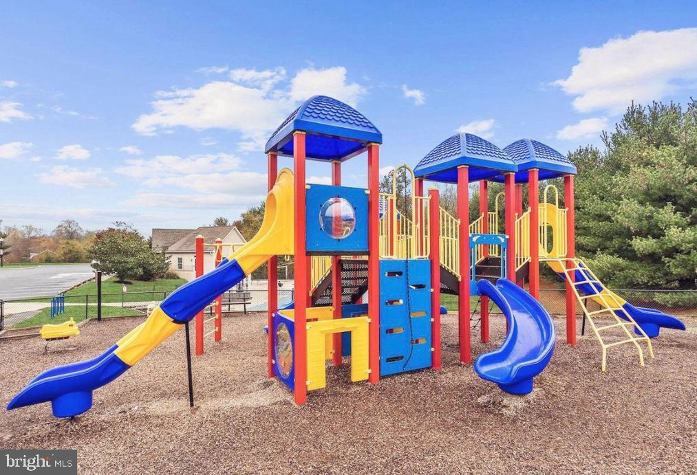 FAIRWAY VILLAS - Residential