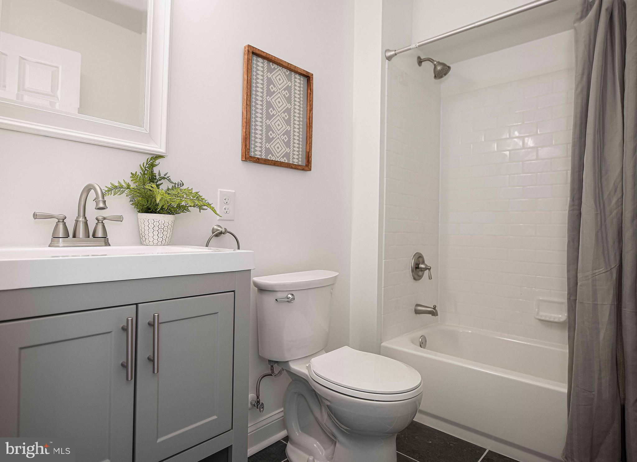 ELLWOOD PARK - Residential