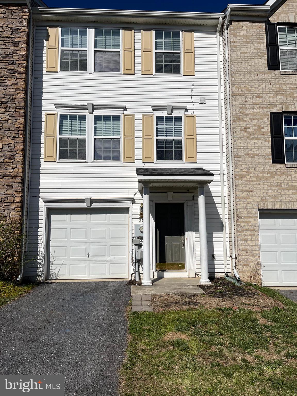 FAIRWAYS EAST - Residential Lease