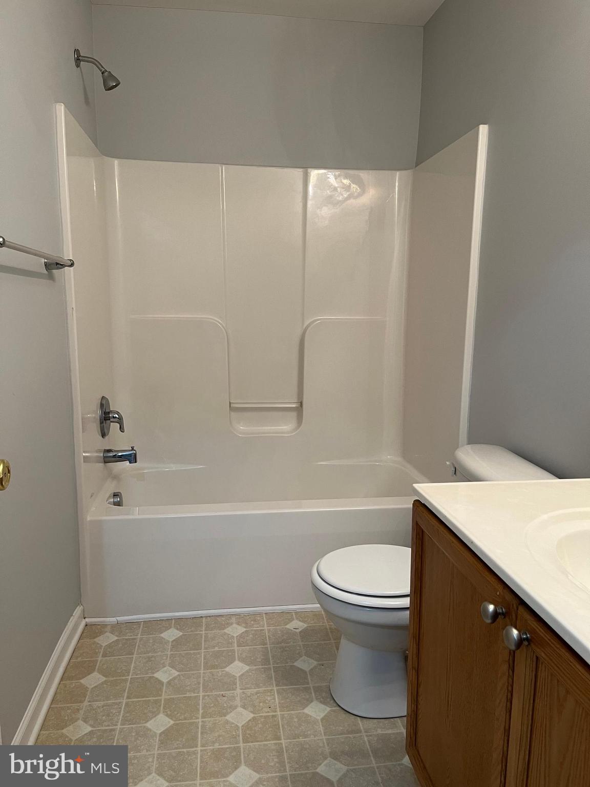 FAIRWAYS EAST - Residential Lease