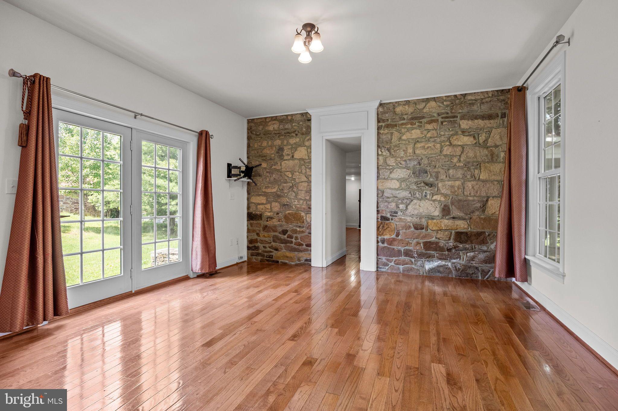 FERGUSON HILL - Residential