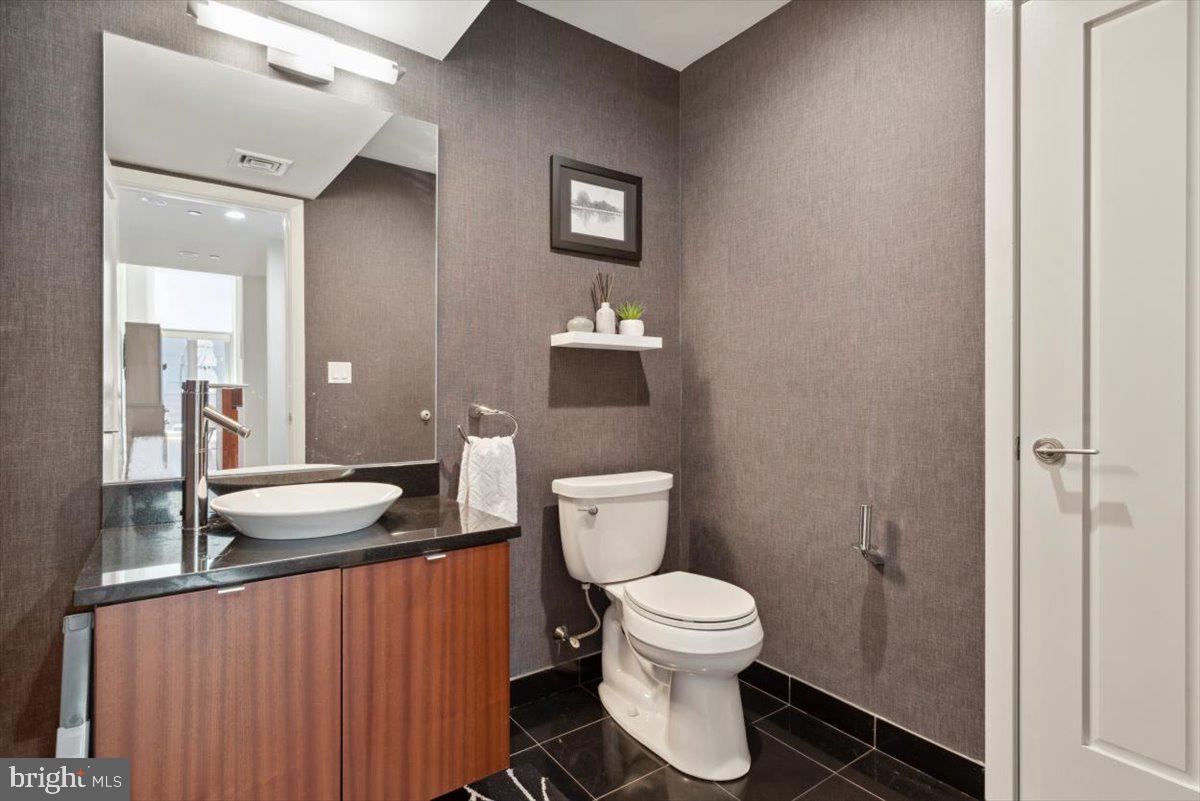 LOGAN SQUARE - Residential