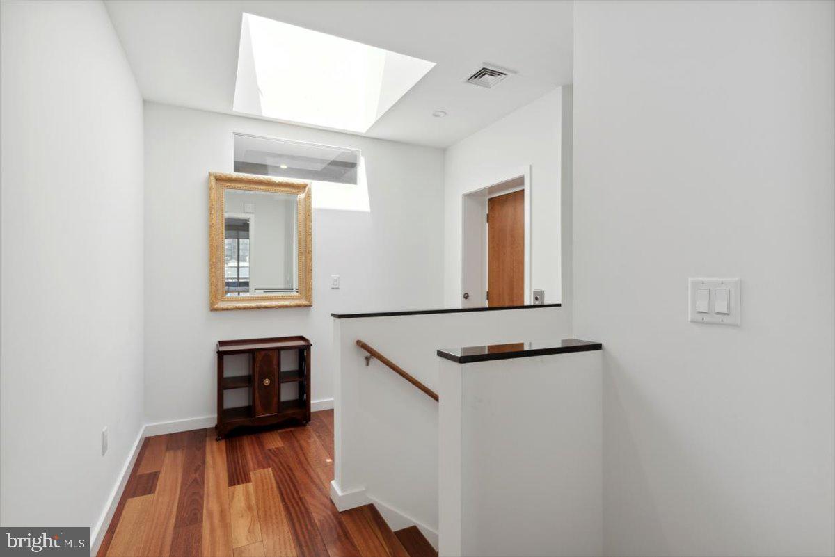 LOGAN SQUARE - Residential