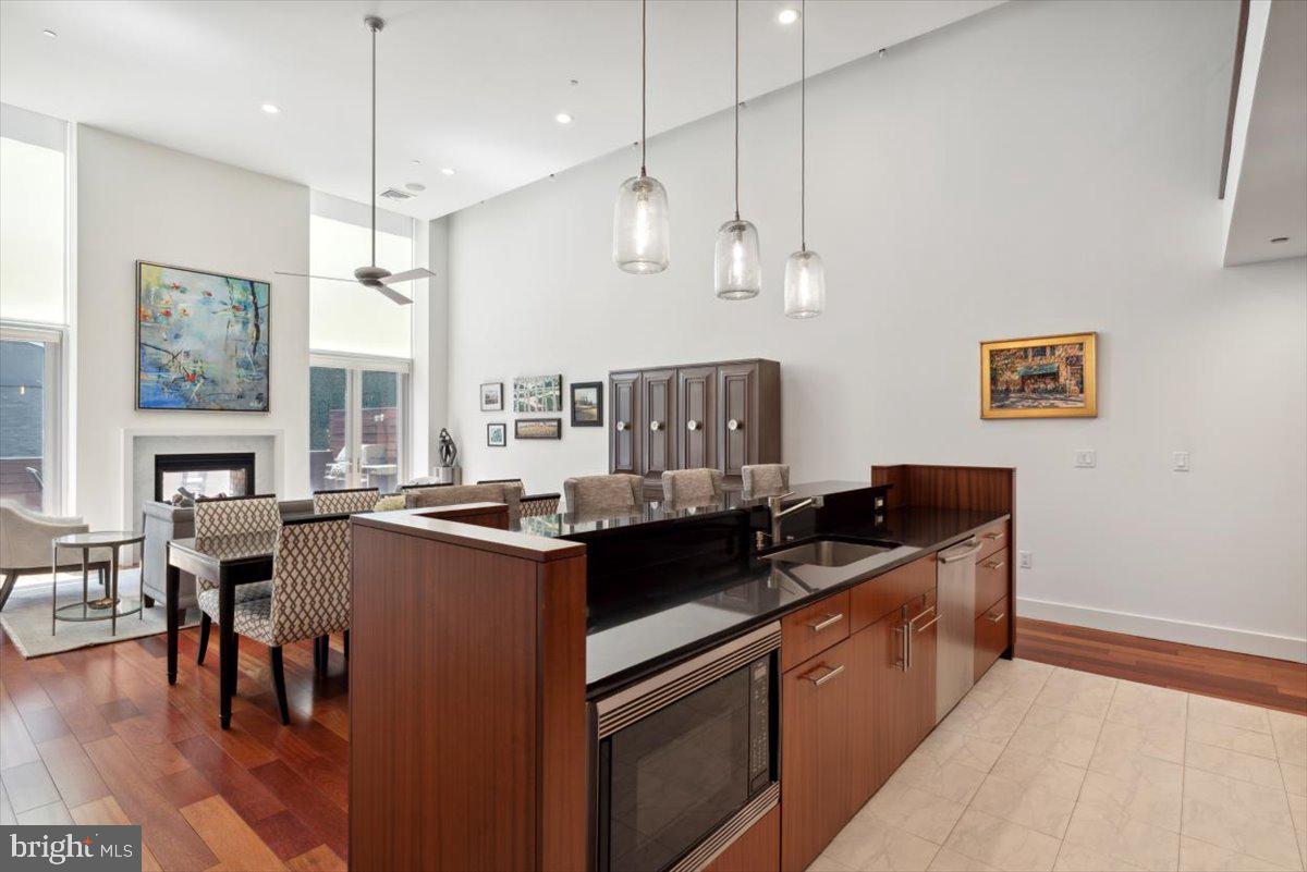 LOGAN SQUARE - Residential