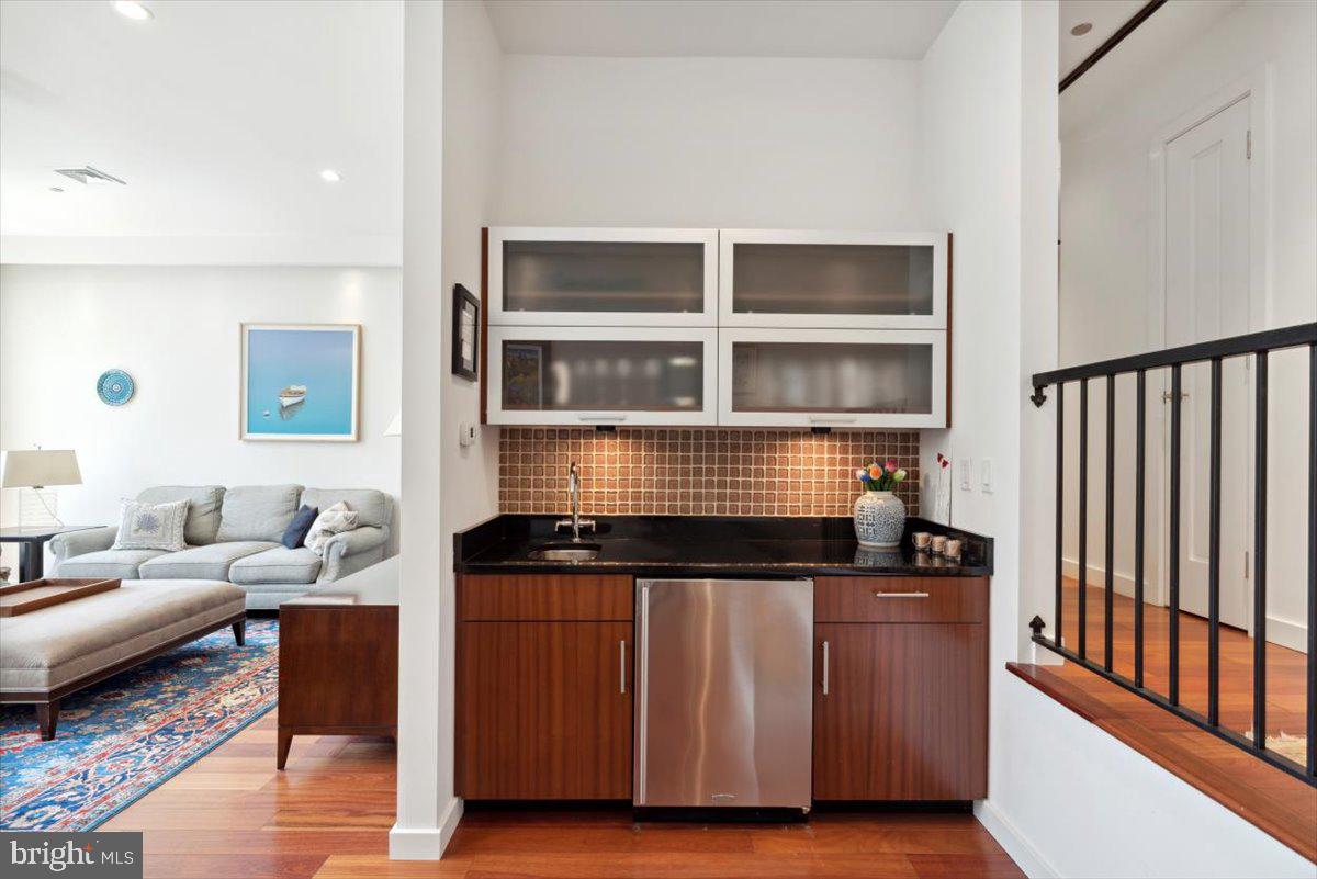 LOGAN SQUARE - Residential