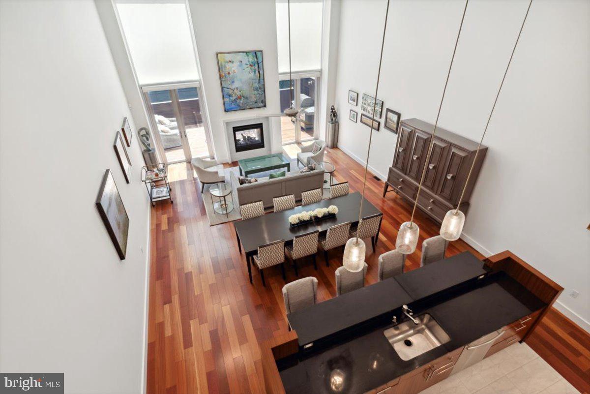 LOGAN SQUARE - Residential