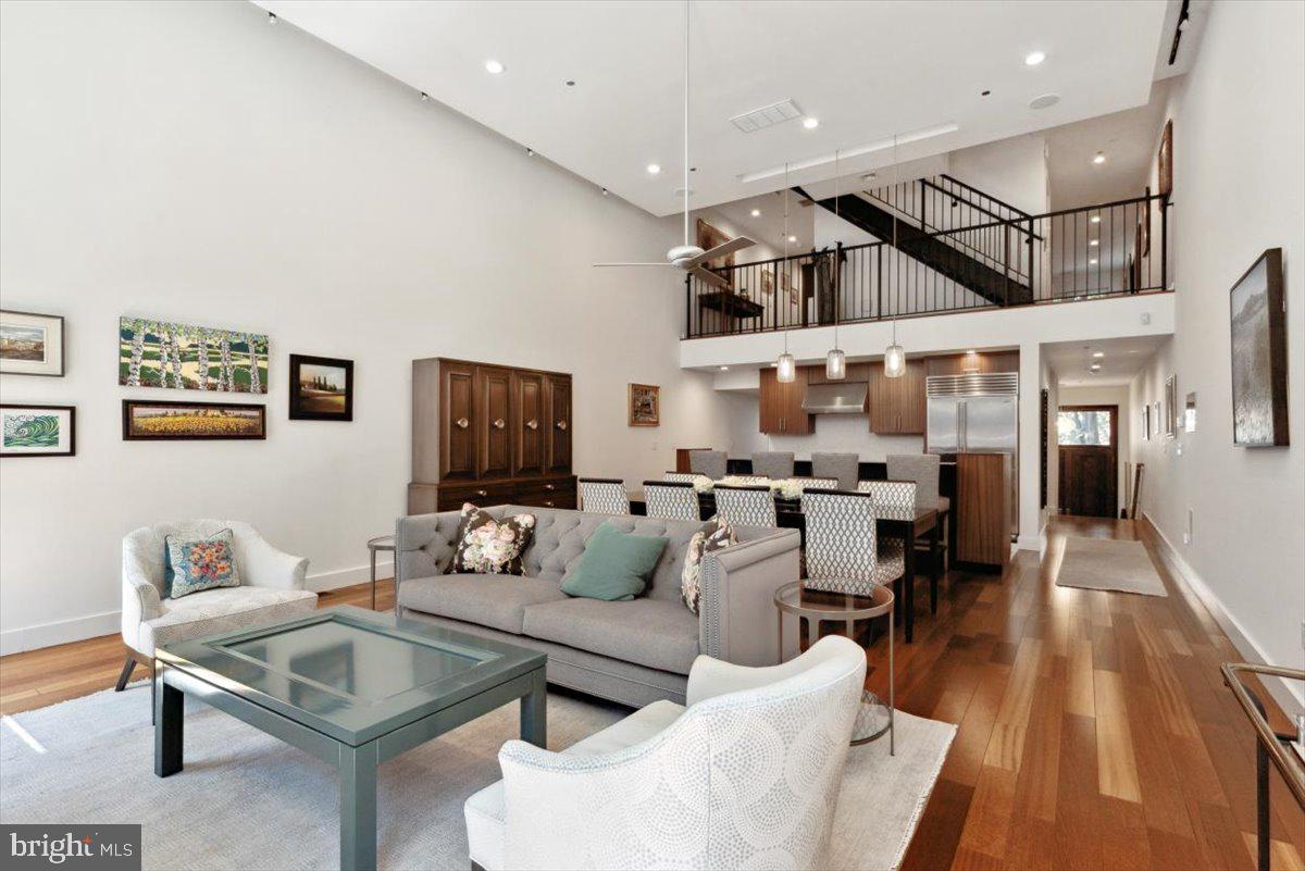 LOGAN SQUARE - Residential