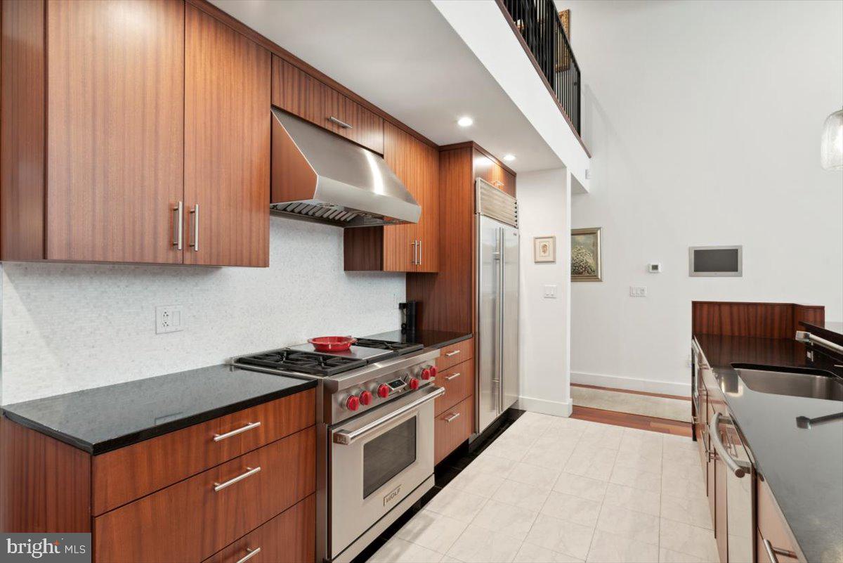 LOGAN SQUARE - Residential