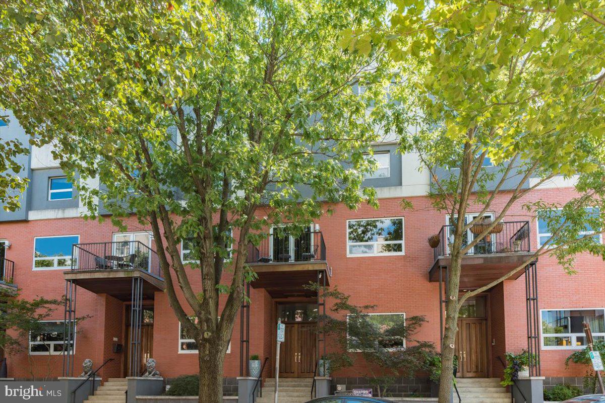 LOGAN SQUARE - Residential