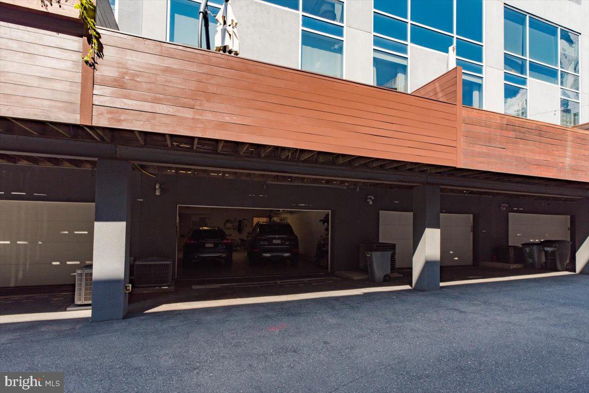 LOGAN SQUARE - Residential