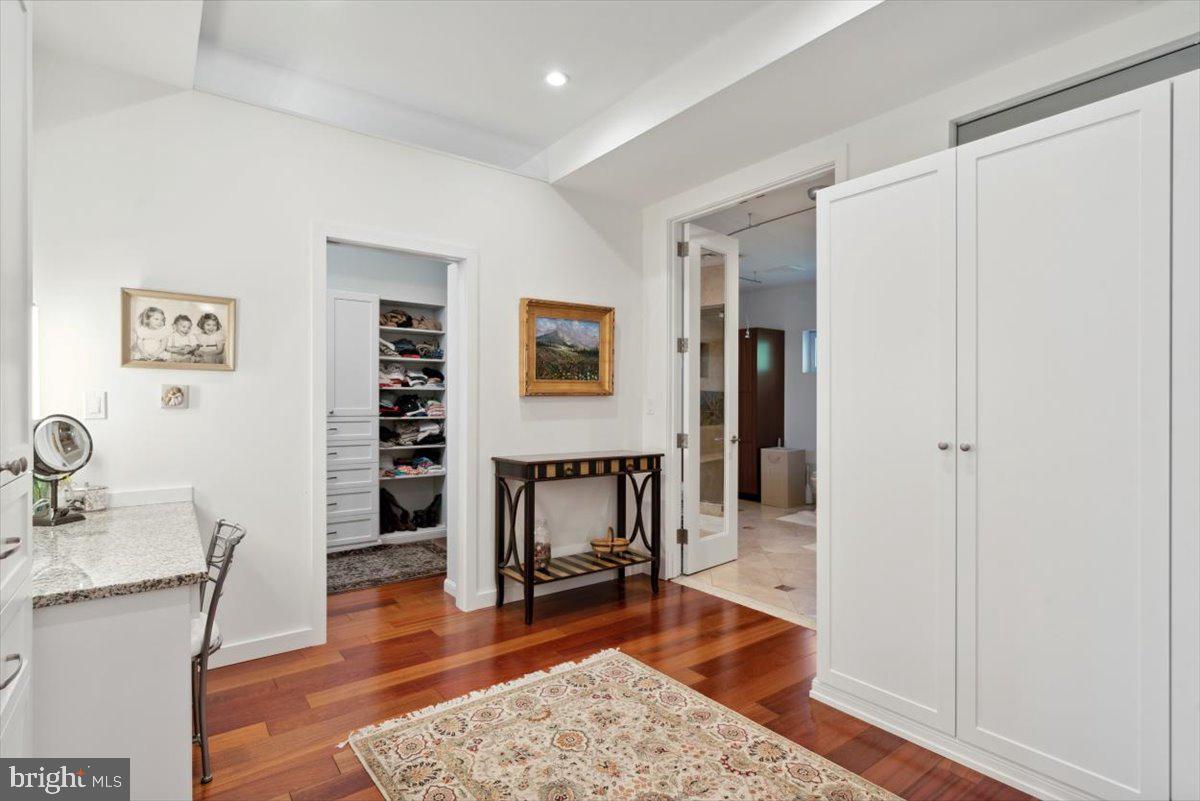 LOGAN SQUARE - Residential