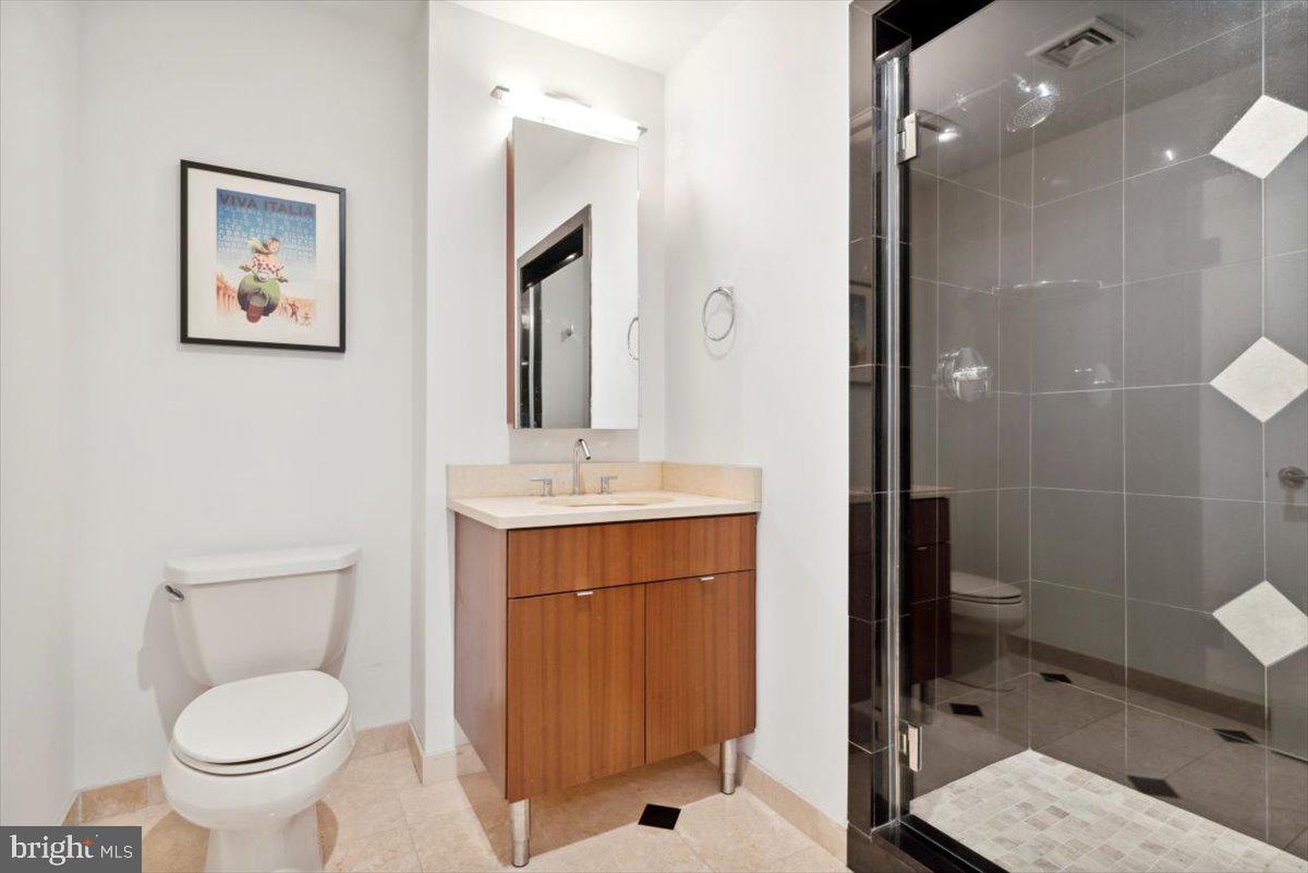 LOGAN SQUARE - Residential