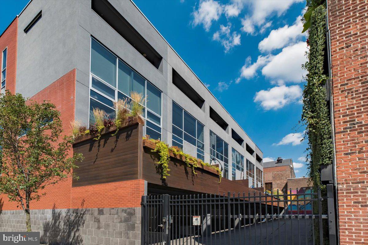 LOGAN SQUARE - Residential