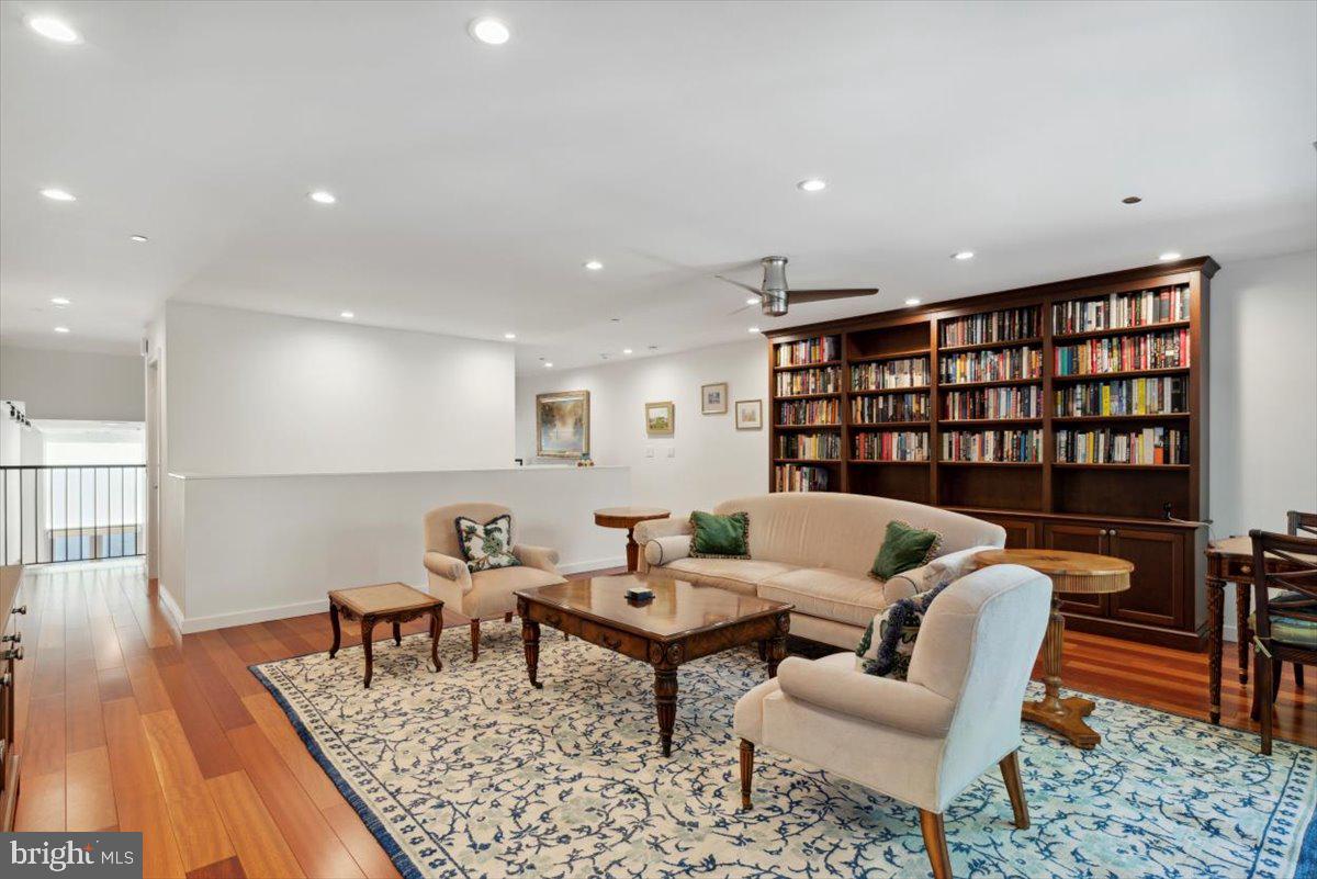 LOGAN SQUARE - Residential