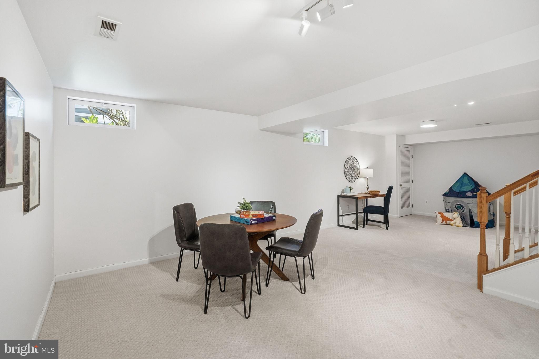 OATLAND FARM - Residential