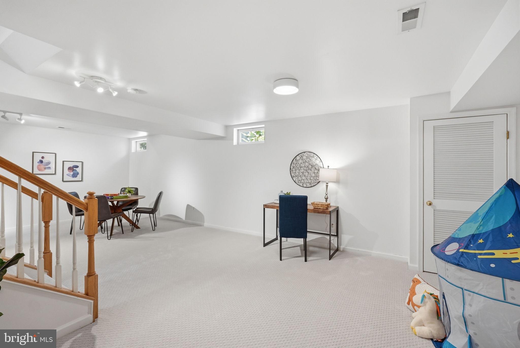OATLAND FARM - Residential
