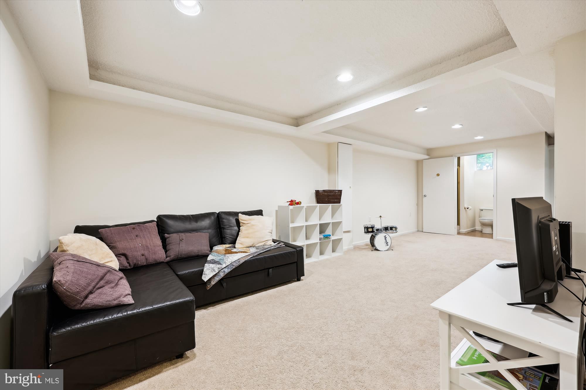 DERWOOD STATION - Residential