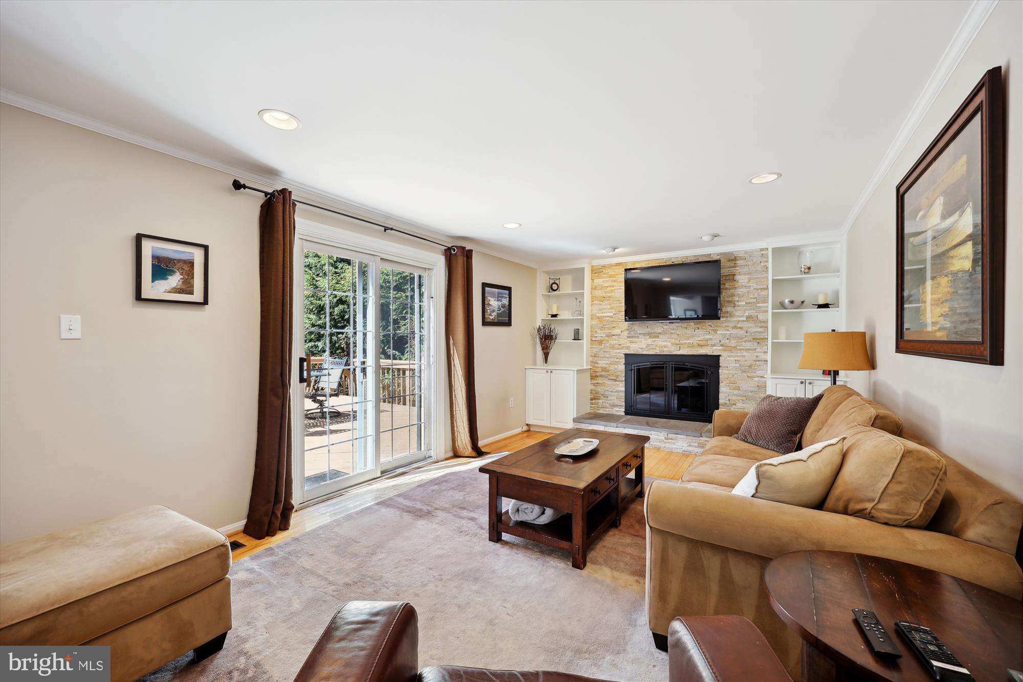 DERWOOD STATION - Residential