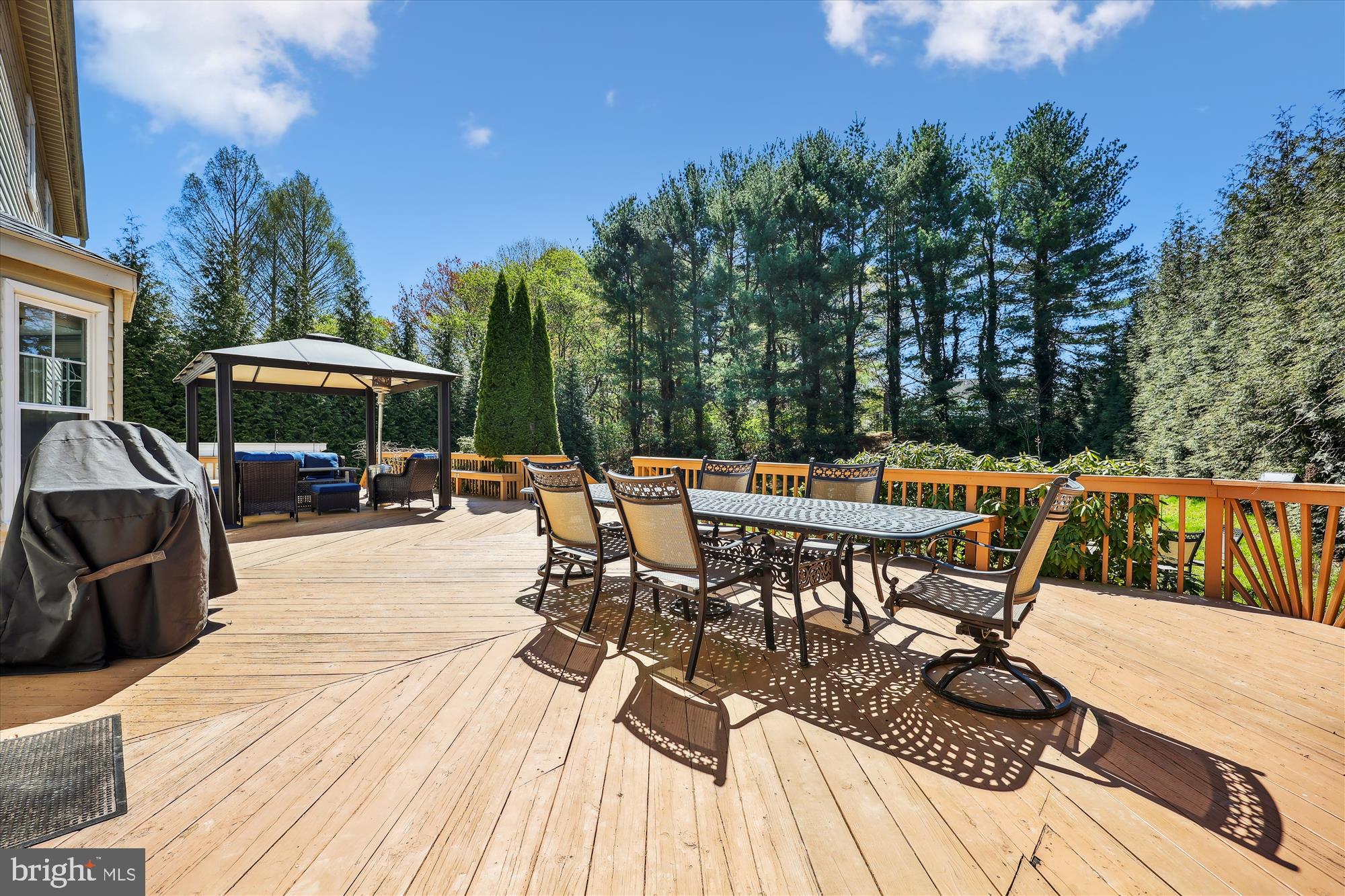 DERWOOD STATION - Residential