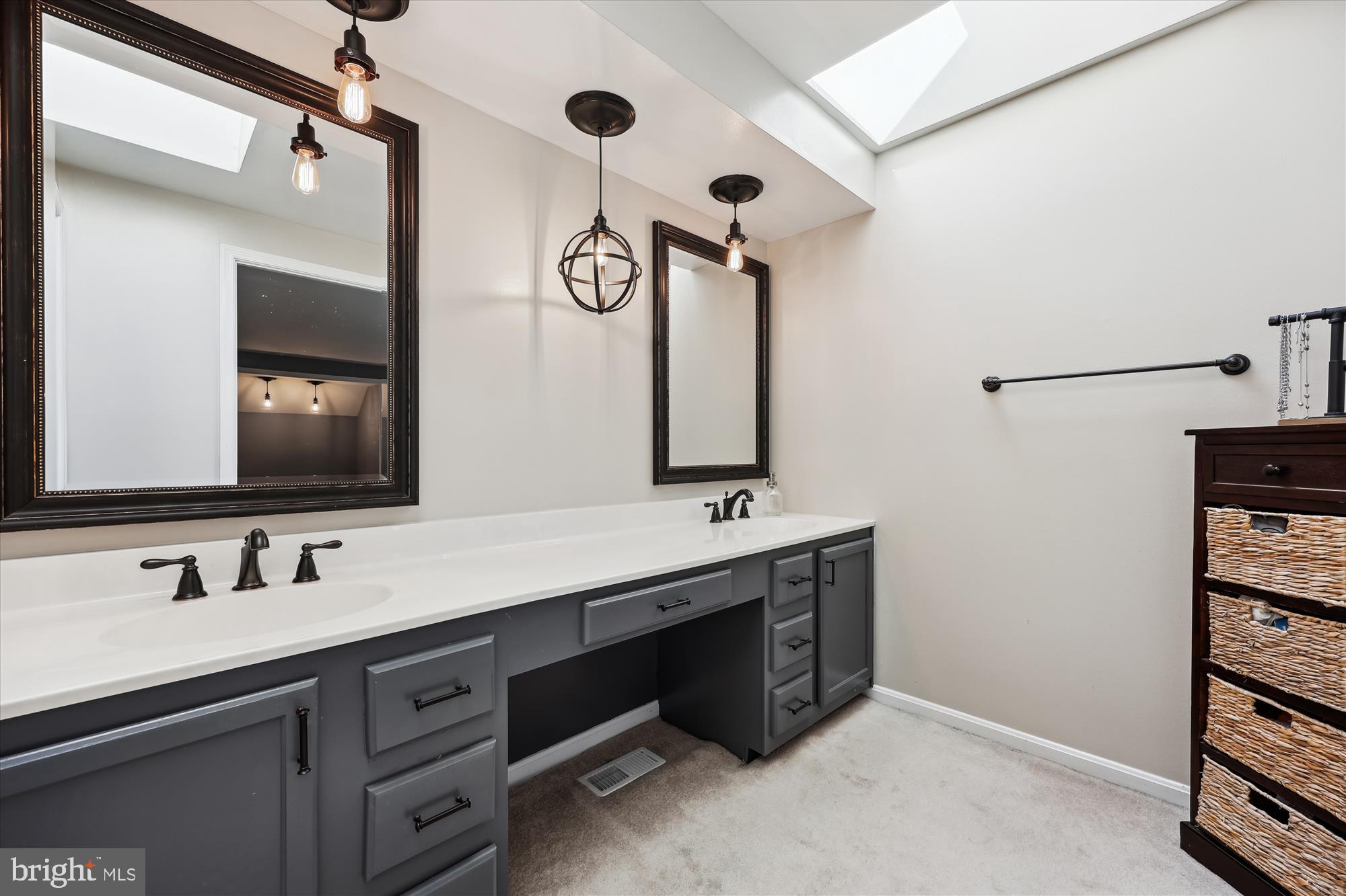 DERWOOD STATION - Residential