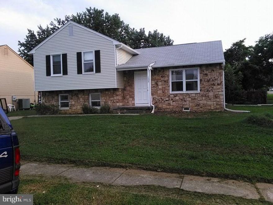 THIS HOME IS MOVE IN READY AND LOOKING FOR SOMEONE, IS IT YOU?  Exceptionally clean and roomy home, located in city of Annapolis. Quiet cul-de-sac street.  Beautiful level yard and landscaping. Available 10/1/18.   New windows being installed last year. Multiple year lease ok with $50.00 per year increase. Fenced rear yard, covered patio.