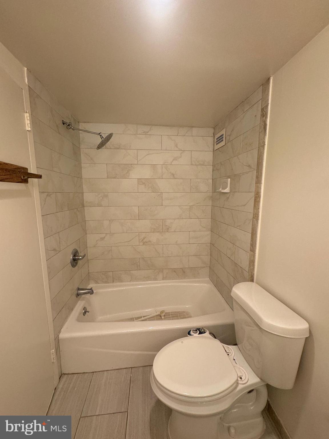 PROMENADE TOWERS - Residential Lease