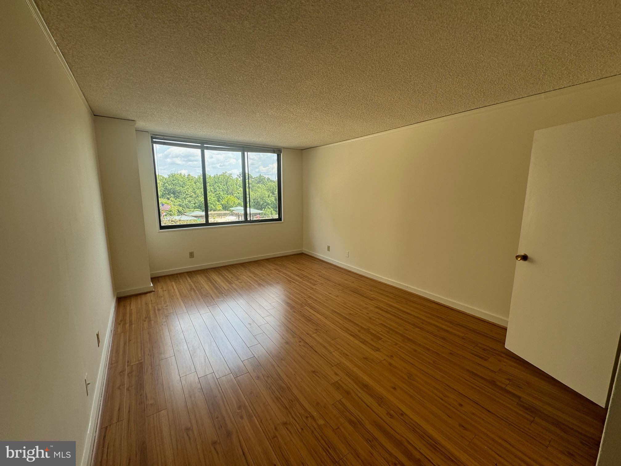 PROMENADE TOWERS - Residential Lease