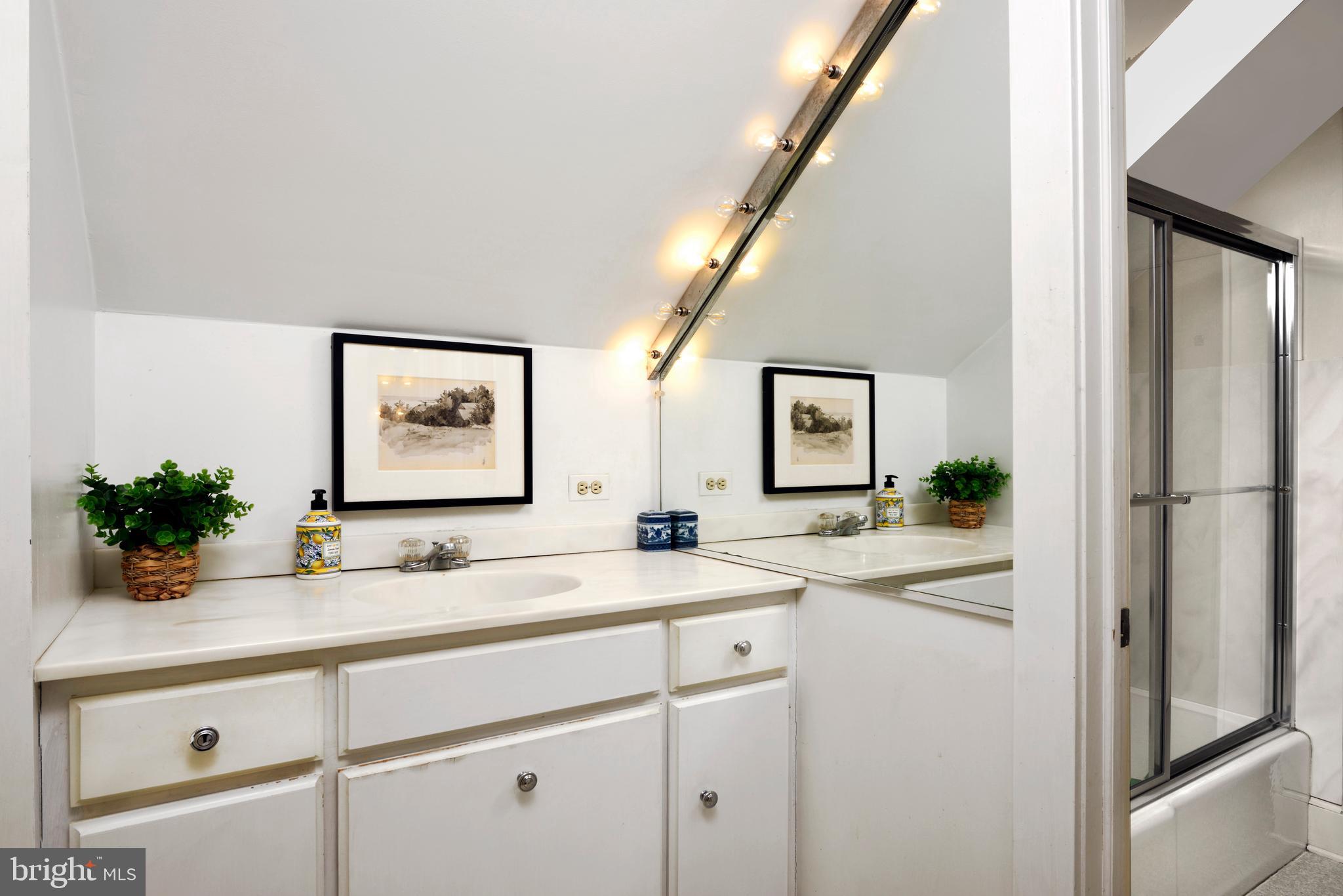 UPPERVILLE - Residential