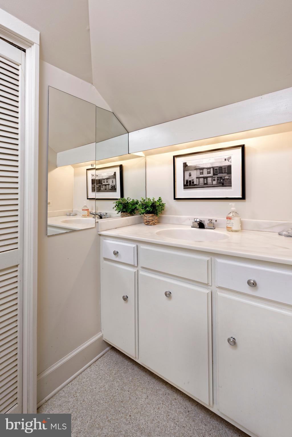 UPPERVILLE - Residential