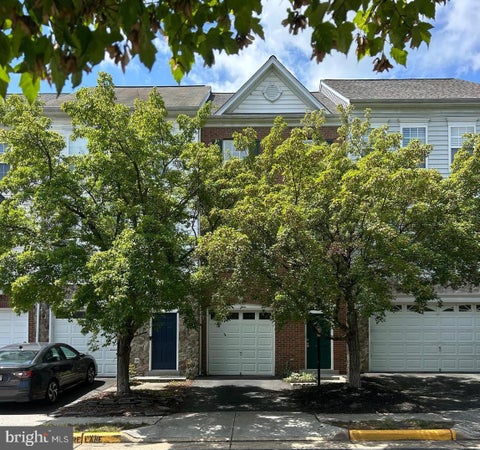 Townhouse For Rent - 42540 Magellan Sq<br/> ASHBURN, VA 20148