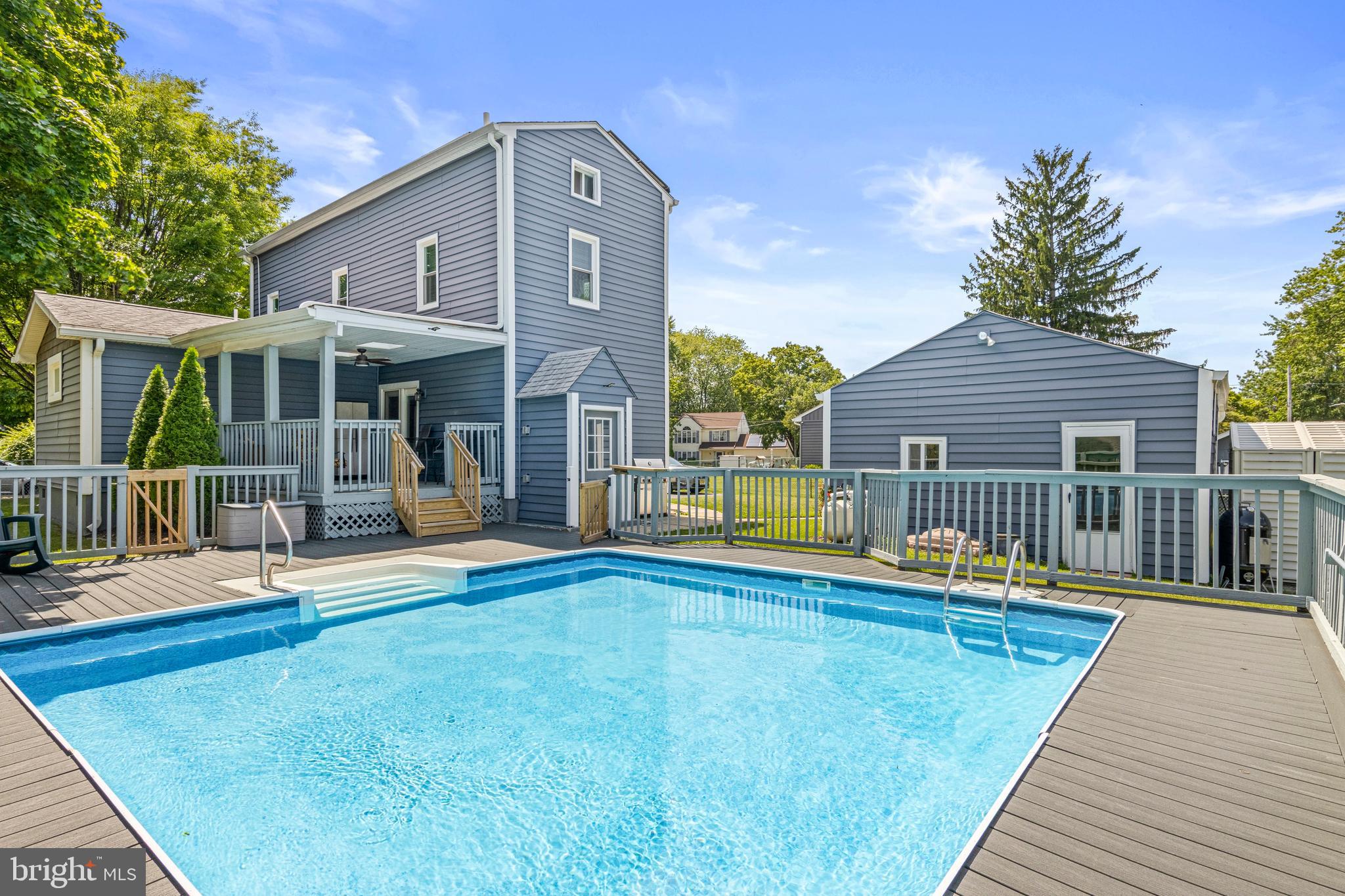 122 CHAPMAN AVENUE