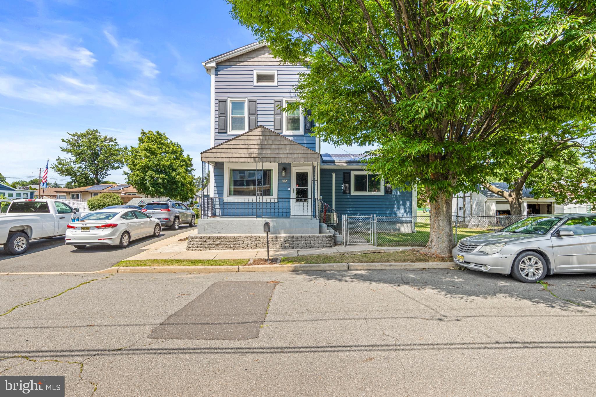 122 CHAPMAN AVENUE
