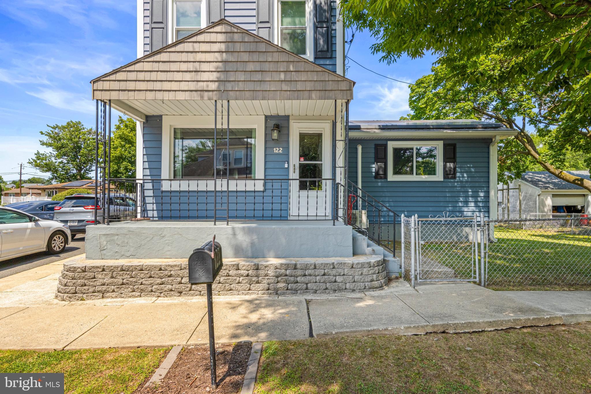 122 CHAPMAN AVENUE