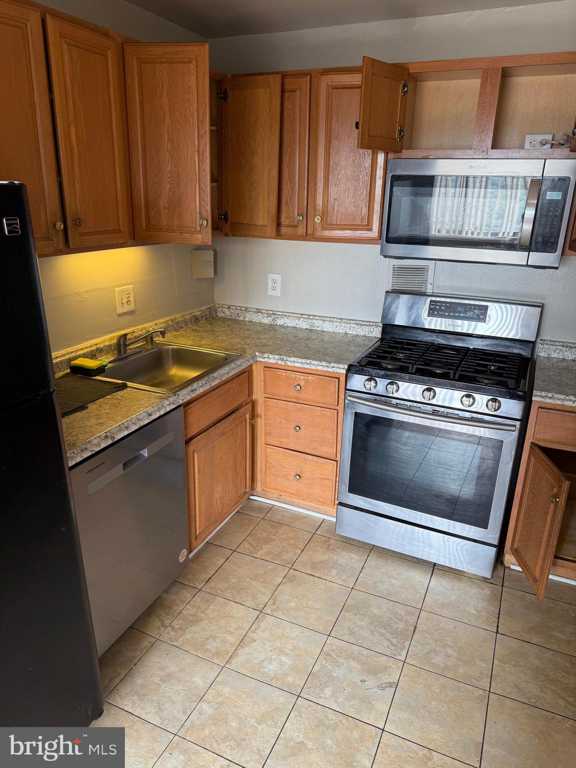 PINEWAY TOWERS - Residential